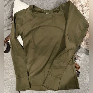 Brand new never worn lulu swiftly tech long sleeve. Size 4